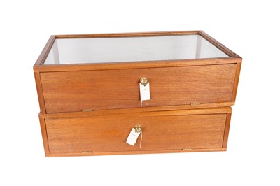 Lot 73 - A pair of mahogany table top bijouterie cabinets