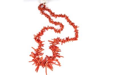Lot 1 - A graduated coral branch necklace