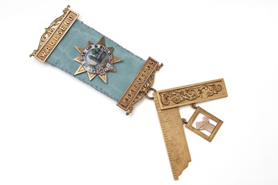 Lot 763 - A 9ct yellow gold and enamel Masonic medal