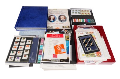 Lot 94 - A selection of GB QEII definitive and commemorative stamps