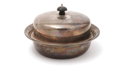 Lot 173 - A George V muffin dish