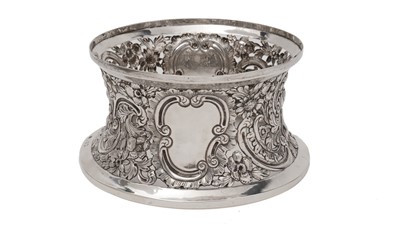 Lot 314 - An Edwardian Irish dish ring