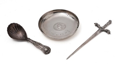 Lot 485 - A selection of silver items