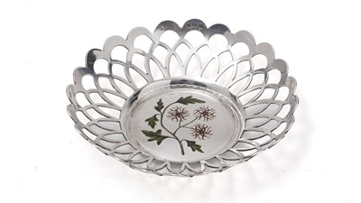 Lot 351 - An Edwardian bonbon dish