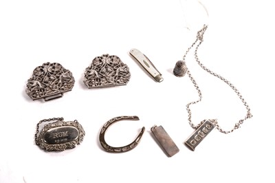 Lot 517 - A silver belt buckle, and other items
