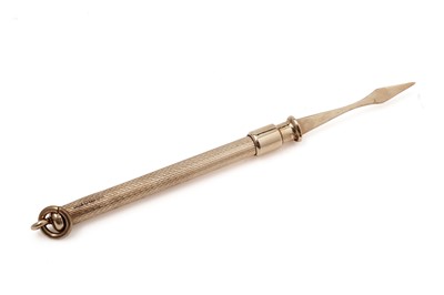 Lot 520 - A 9ct yellow gold toothpick