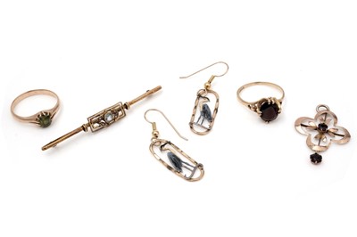 Lot 534 - A pair of gold and enamel earrings and other jewellery