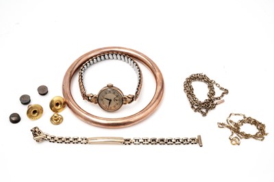 Lot 536 - A 9ct rose gold bangle and other jewellery