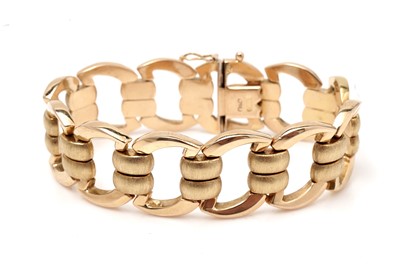 Lot 538 - An 18ct yellow gold bracelet