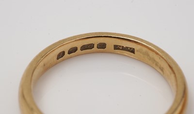 Lot 552 - Six gold wedding bands