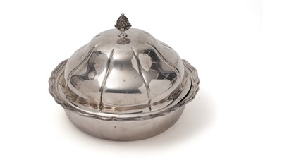 Lot 178 - A George V muffin dish and cover