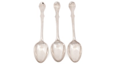 Lot 78 - A set of three "Scottish Fiddle" teaspoons