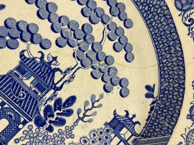 Lot 300 - A set of eleven ‘Willow’ pattern graduated meat and serving plates