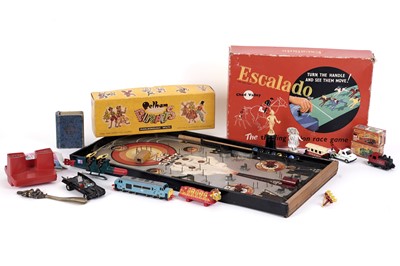 Lot 676 - A collection of vintage toys and games