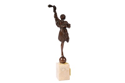 Lot 221 - An early 20th Century bronze figure of a dancer