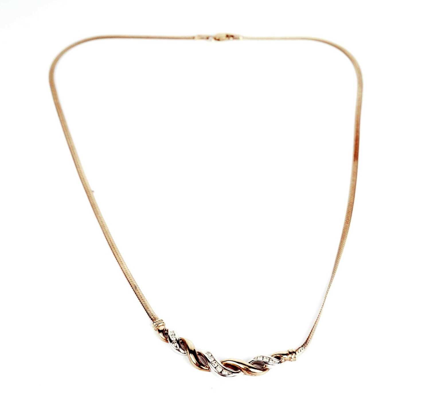 Lot 357 - A diamond necklace