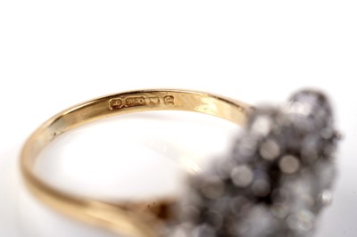 Lot 1162 - A diamond cluster ring