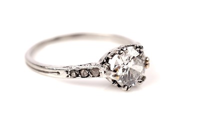 Lot 1189 - An early 20th Century diamond solitaire ring