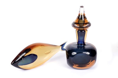 Lot 913 - Art glass fish and bottle.