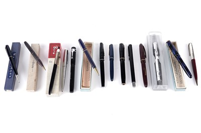 Lot 414 - A selection of vintage fountain and ballpoint pens