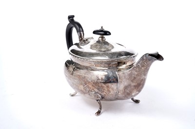 Lot 1466 - A George V silver teapot