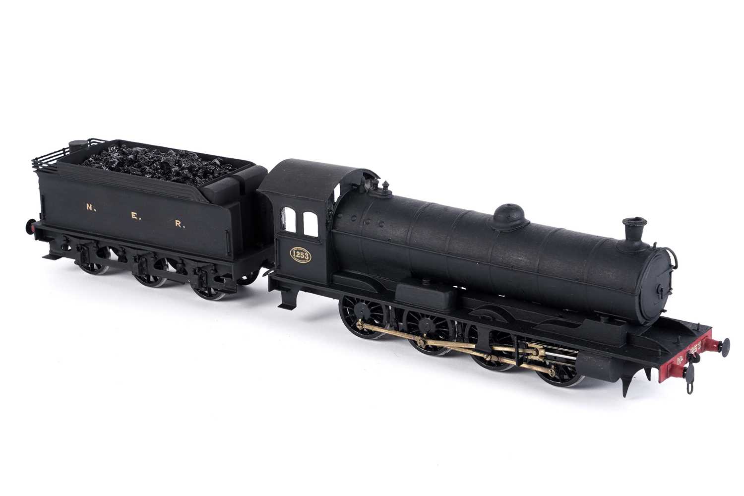 Lot 46 - A kit-built 0-gauge 0-8-0 locomotive and six-wheel tender