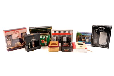Lot 209 - A whisky miniature gift sets