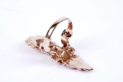 Lot 602 - A 9ct gold ring of Neoclassical influence