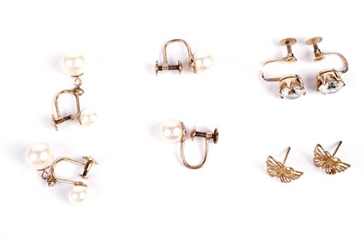 Lot 595 - Three pairs of earrings, including butterfly pattern studs