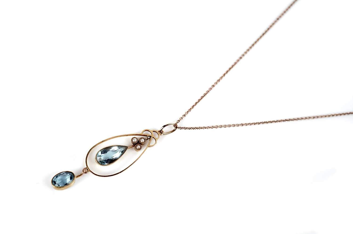 Lot 1150 - An Edwardian aquamarine and seed pearl pendant necklace