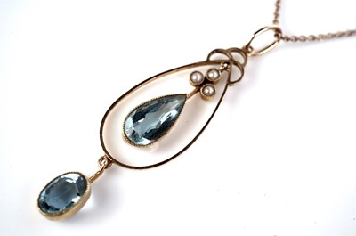 Lot 1150 - An Edwardian aquamarine and seed pearl pendant necklace