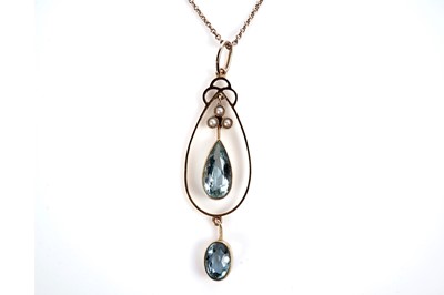 Lot 1150 - An Edwardian aquamarine and seed pearl pendant necklace