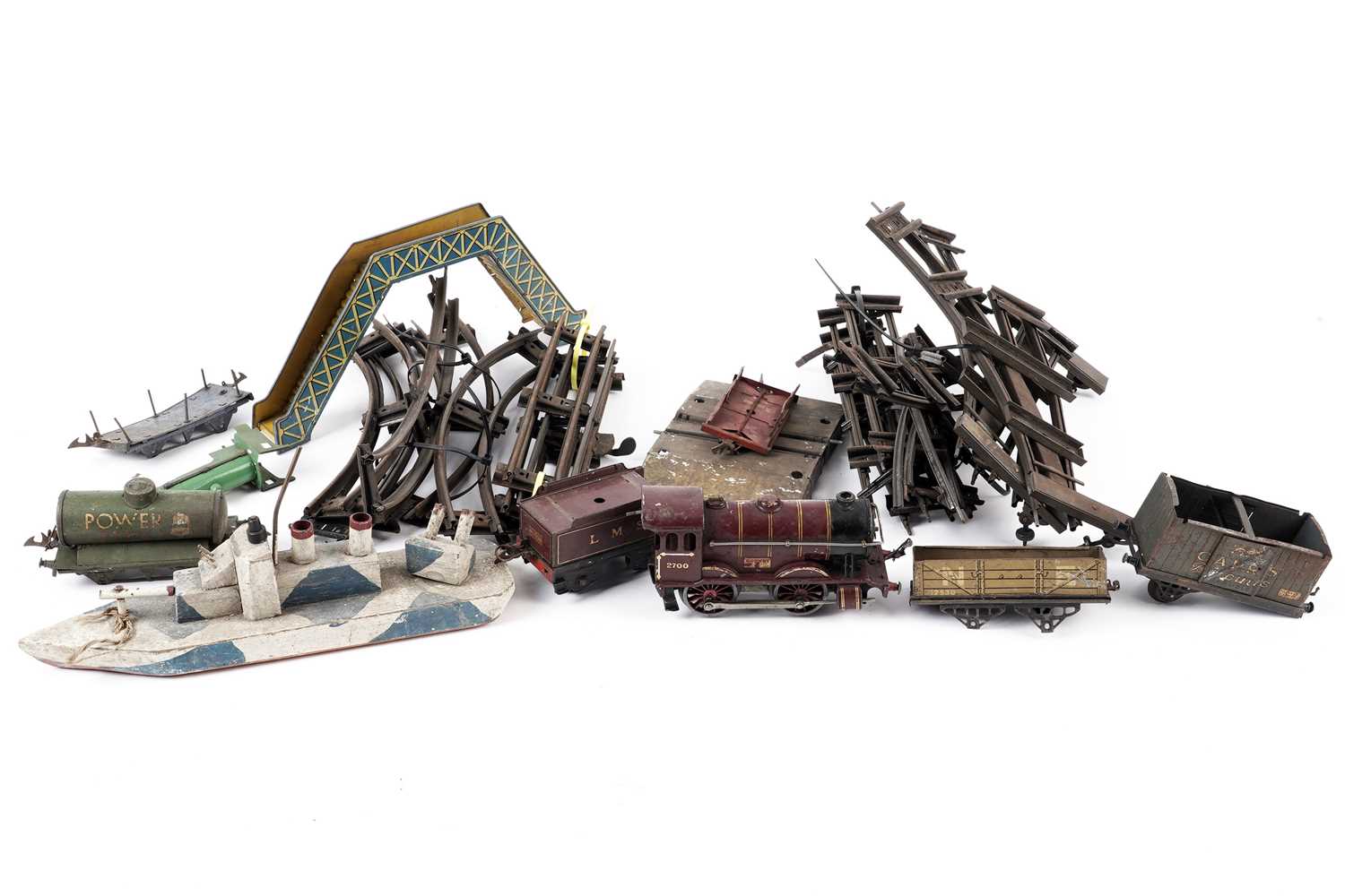 Lot 65 - A selection of Hornby and other railway models