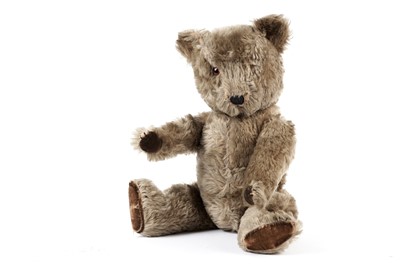 Lot 224 - A vintage teddy bear