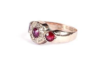Lot 561 - An Edwardian ruby and diamond ring