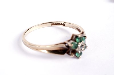 Lot 541 - A selection of gold and other rings