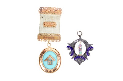 Lot 578 - An Edwardian 15ct yellow gold Masonic jewel; and a silver Masonic medal