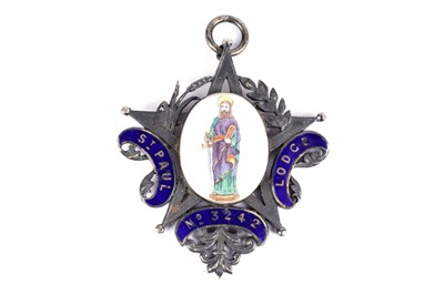 Lot 578 - An Edwardian 15ct yellow gold Masonic jewel; and a silver Masonic medal
