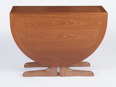Lot 854 - A modern G-Plan teak drop leaf dining table