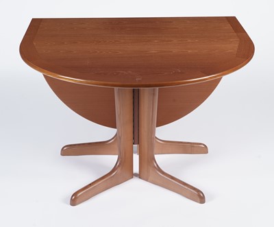 Lot 854 - A modern G-Plan teak drop leaf dining table