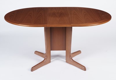 Lot 854 - A modern G-Plan teak drop leaf dining table