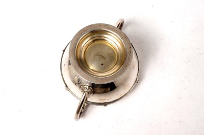 Lot 1353 - A George V silver hot water jug and matching sugar bowl