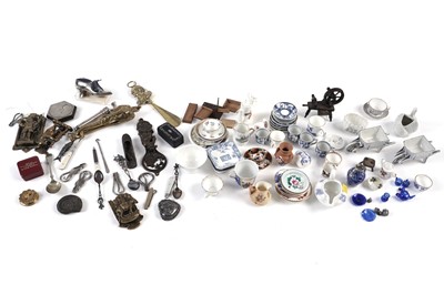 Lot 250 - Miscellaneous lot including a late Victorian silver heart shaped box and other items