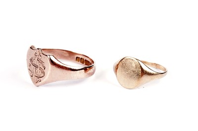 Lot 691 - Two 9ct gold signet rings