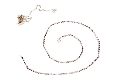 Lot 702 - Two 9ct gold necklaces