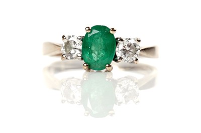 Lot 1074 - An emerald and diamond ring