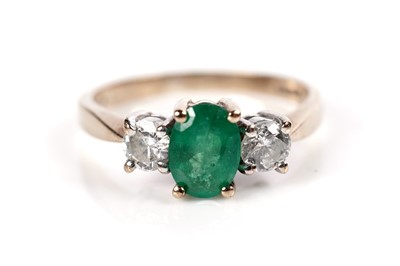 Lot 1074 - An emerald and diamond ring