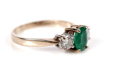 Lot 1074 - An emerald and diamond ring