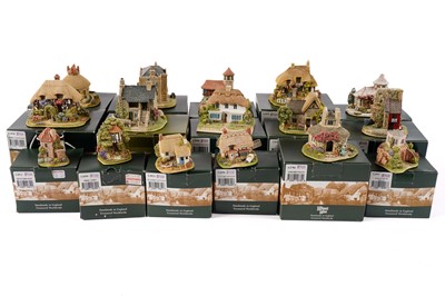 Lot 257 - A collection of Lilliput Lane items