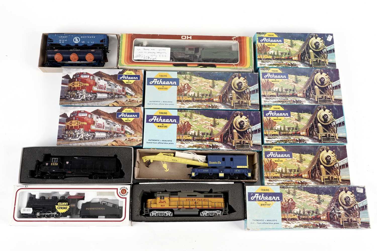 Lot 75 - A selection of H0 gauge model trains and rolling stock